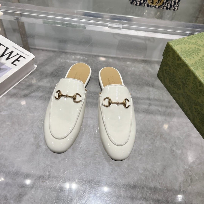 G*u*i slippers